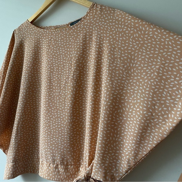 Suzy Shier Ballet Neck Split Sleeves Batwing 3/4 Sleeves Tie Front Blouse - Picture 7 of 12